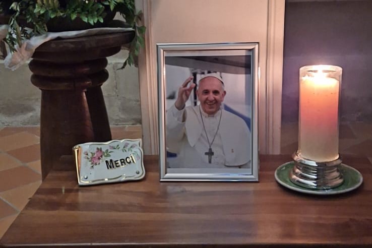Hommage au pape François : un espace de prière et de mémoire dans nos églises